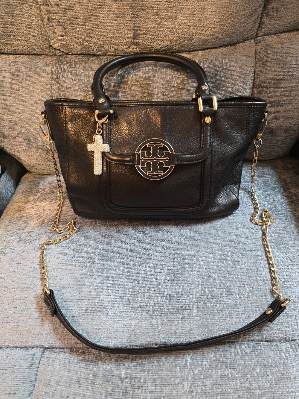 Tory Burch EUC Isabella Black Leather Shoulder/Crossbody Leather & Gold Chain